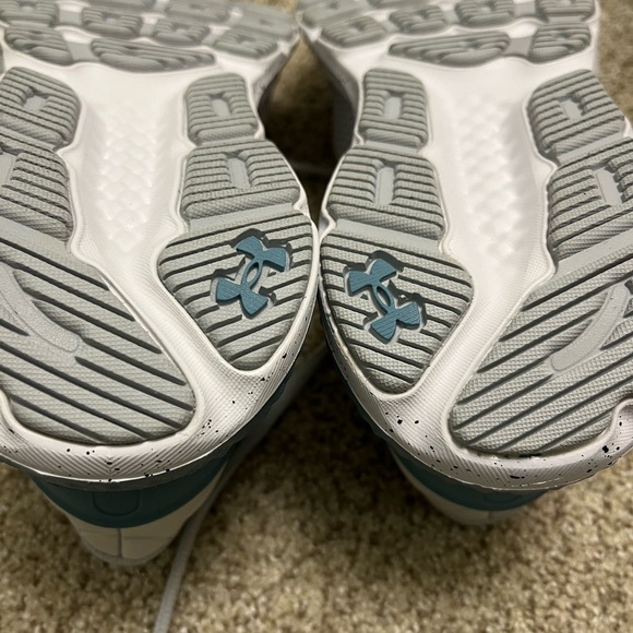 New Under Armour Sneakers - Picture 6 of 10